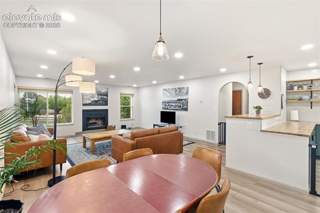 Image 9 of 27: Dining Area
