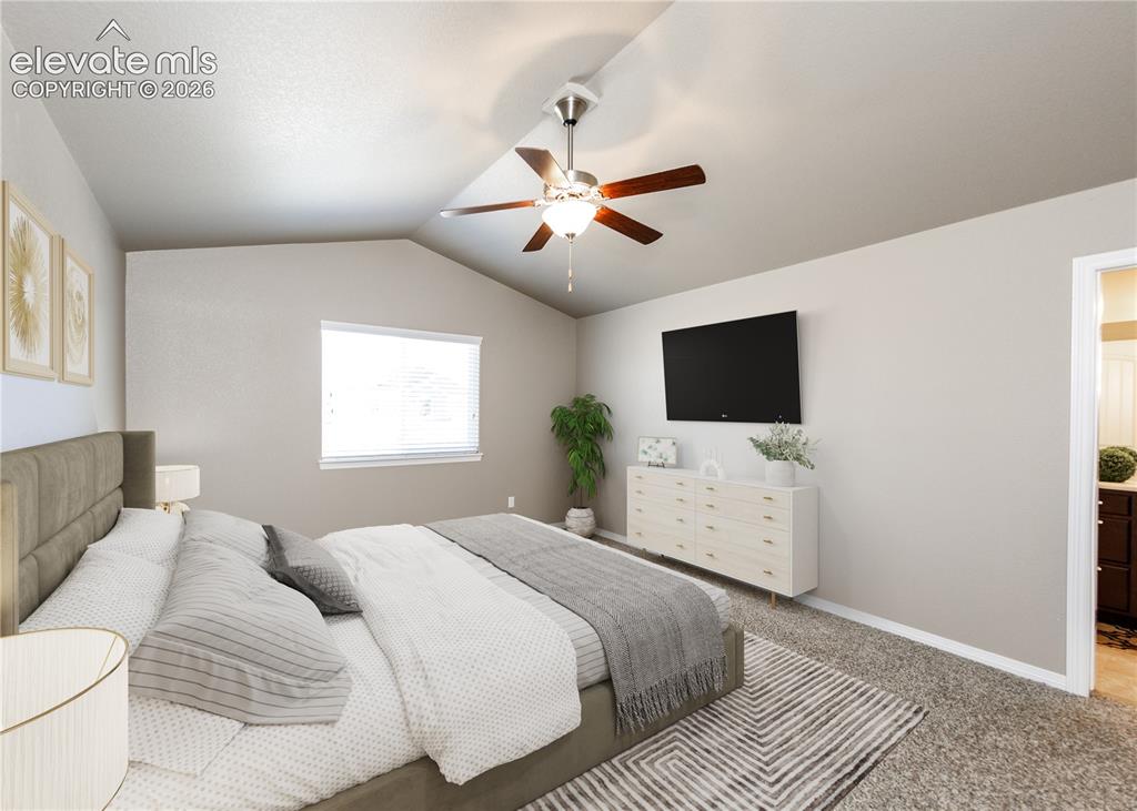 Image 12 of 13: Bedroom