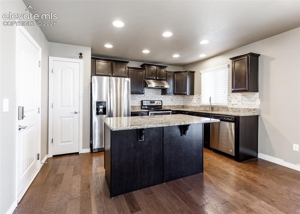 Image 17 of 32: Kitchen