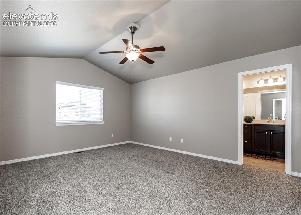 Image 9 of 13: Bedroom