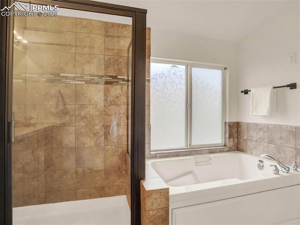 Image 17 of 34: Bathroom