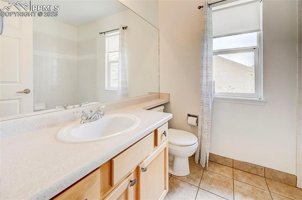 Image 21 of 34: Bathroom