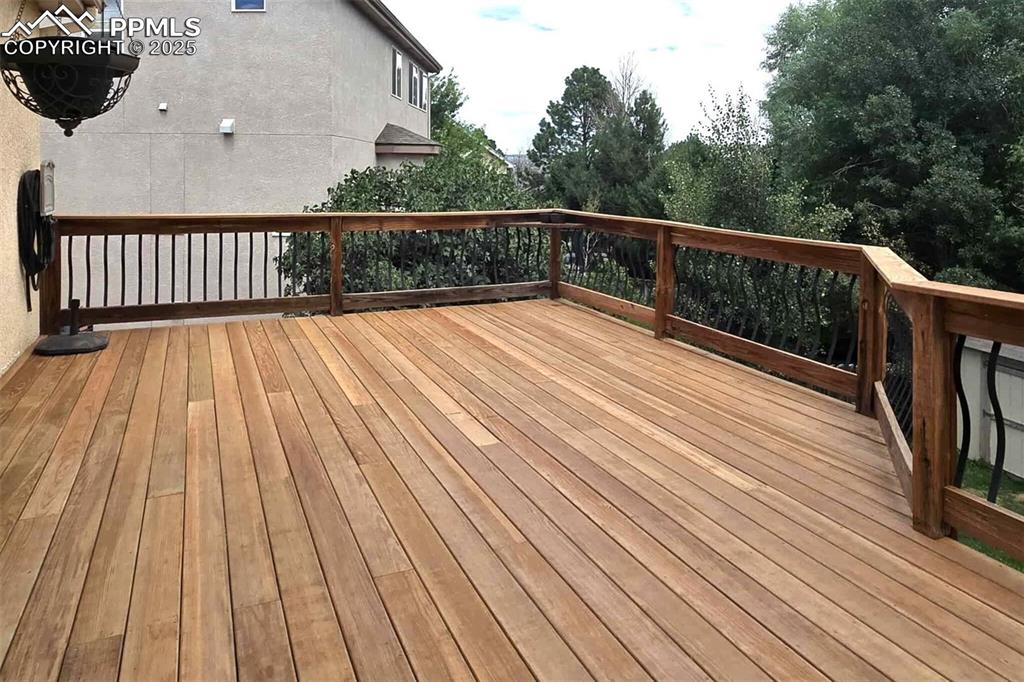 Image 33 of 34: Deck