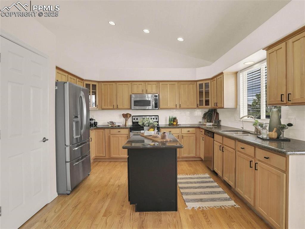 Image 8 of 34: Kitchen