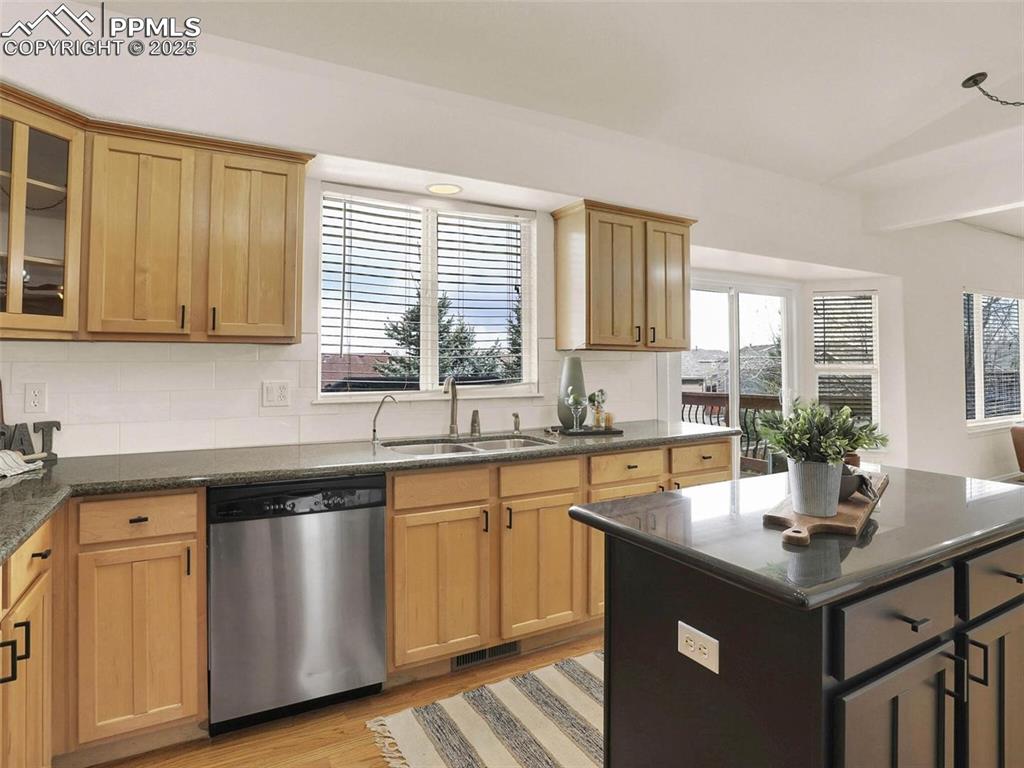 Image 9 of 34: Kitchen