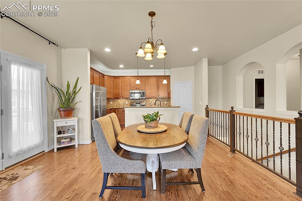 Image 11 of 29: Dining Area