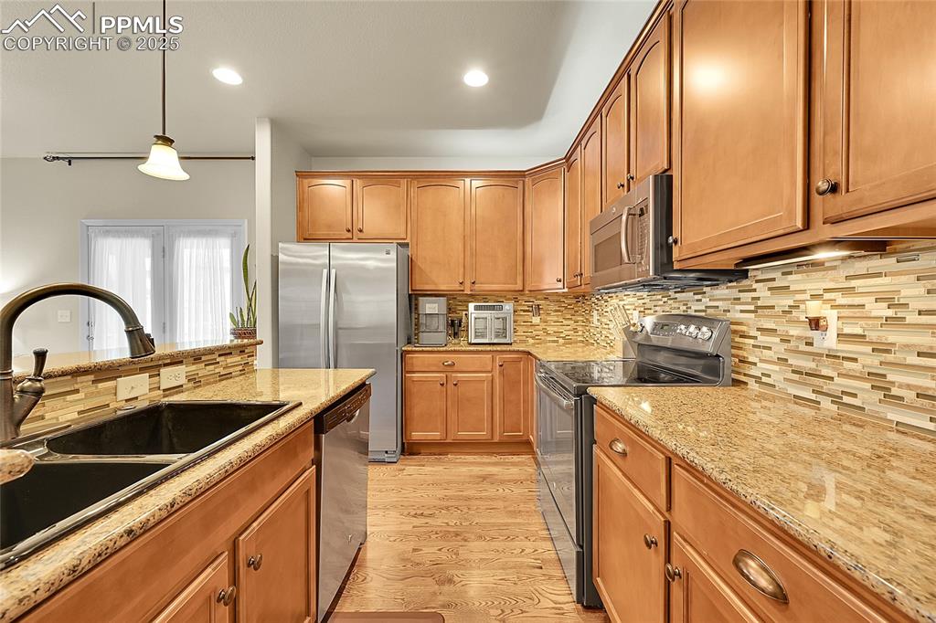 Image 15 of 29: granite countertops