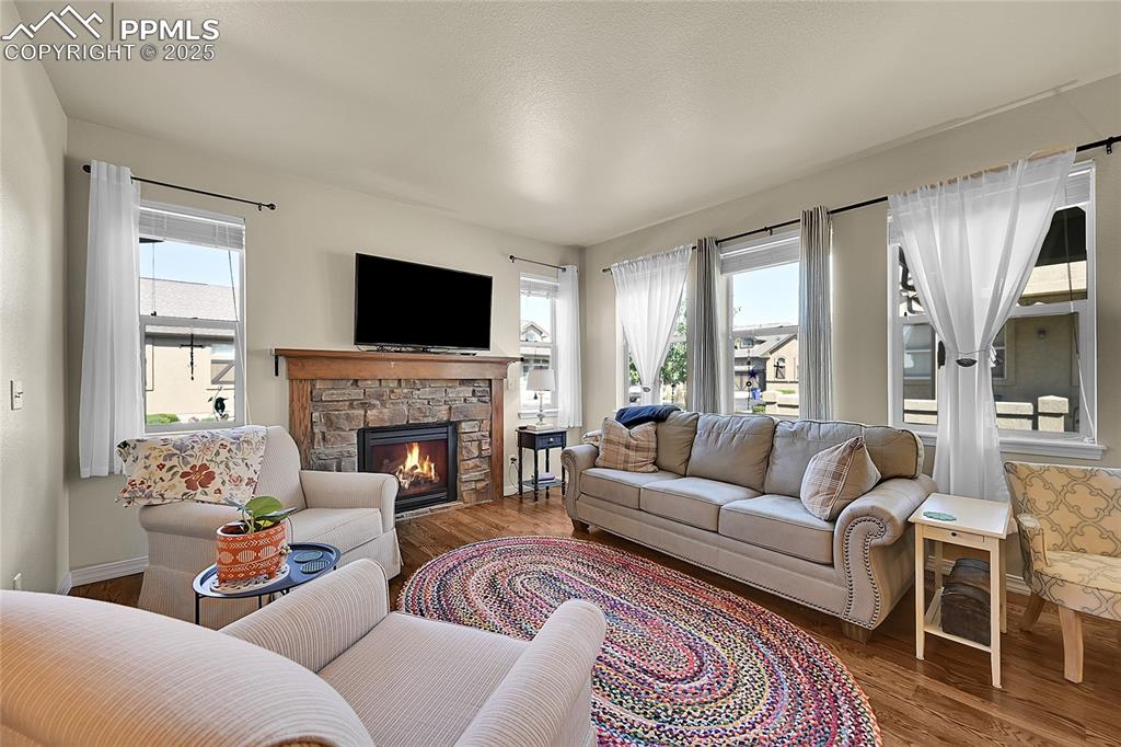 Image 7 of 29: Living Room