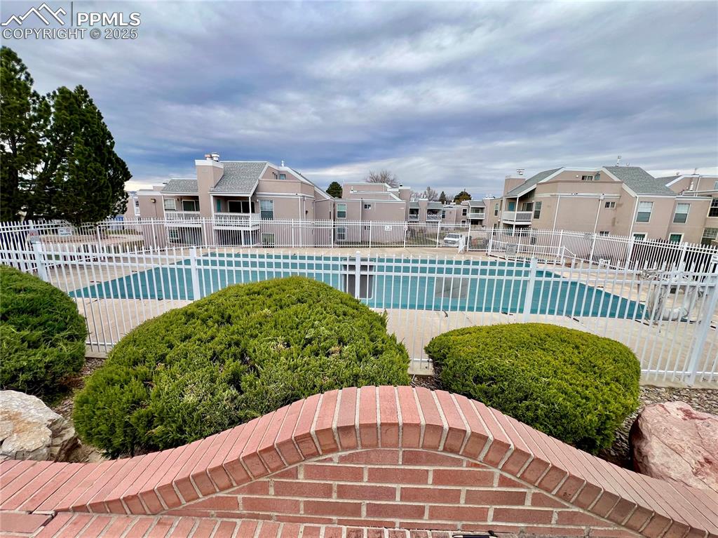 Image 22 of 24: Pool