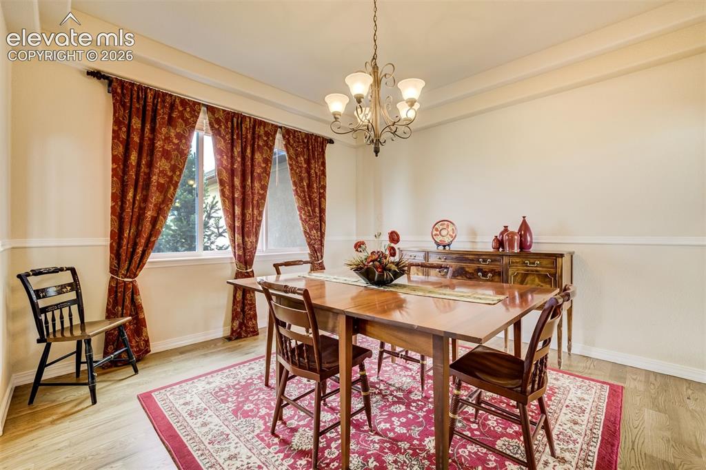 Image 13 of 50: Dining Area
