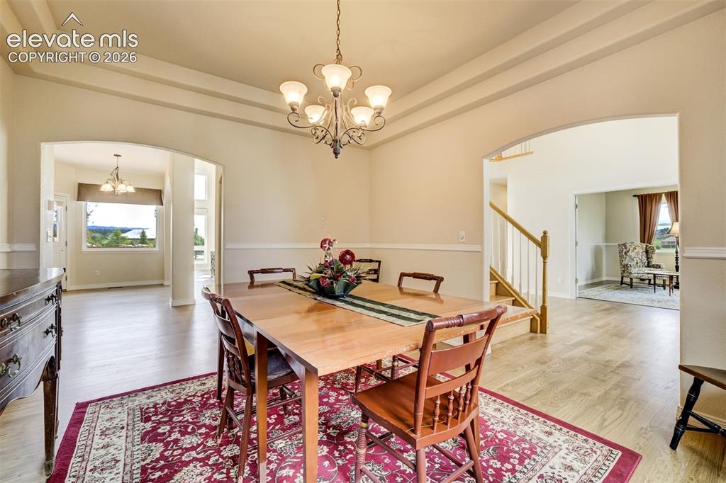 Image 14 of 50: Dining Area