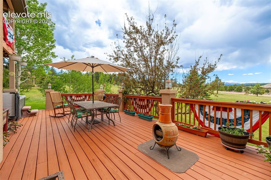 Image 41 of 50: Deck