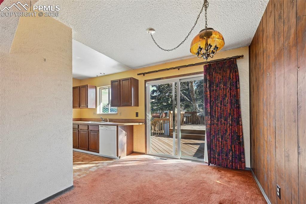 Image 10 of 30: Kitchen