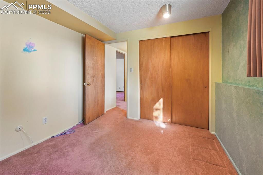 Image 29 of 30: Bedroom