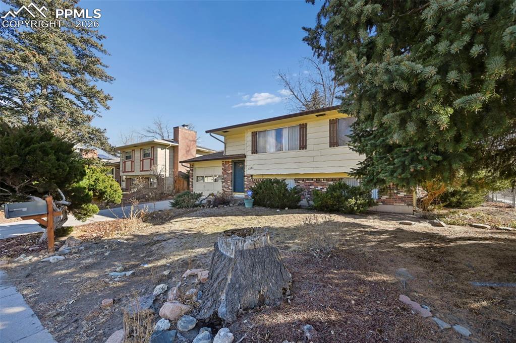 Image 3 of 30: Front of Structure