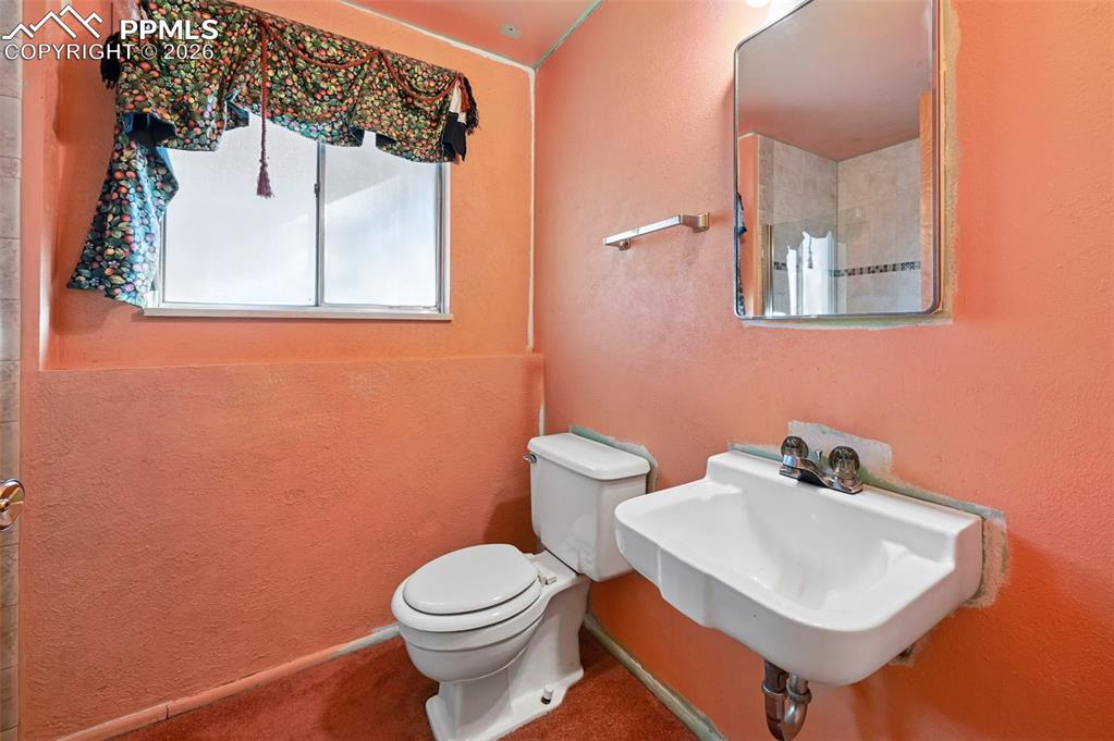 Image 30 of 30: Bathroom