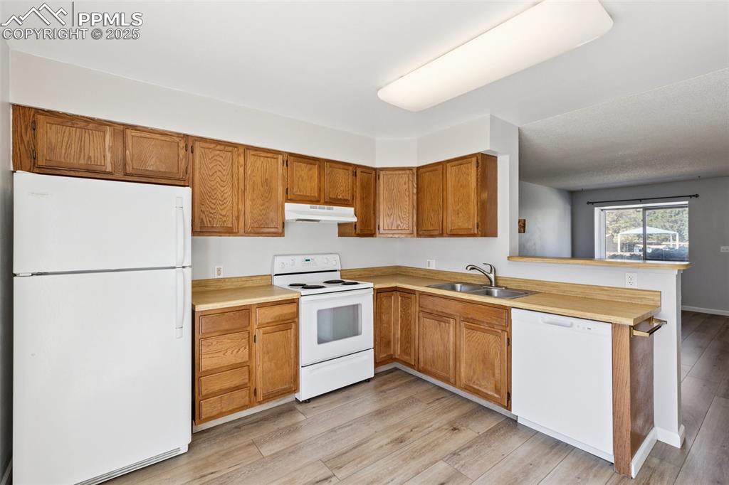 Image 10 of 24: All appliances included