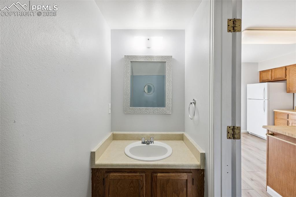 Image 14 of 24: Half bath on the main level