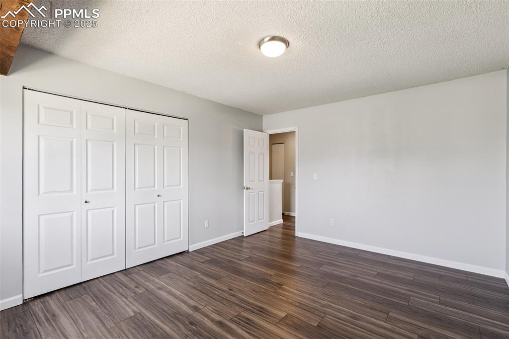 Image 16 of 24: Bedroom