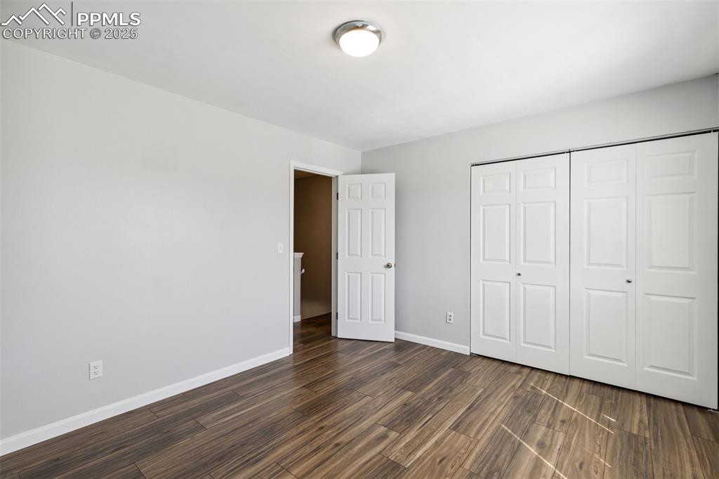 Image 19 of 24: Bedroom