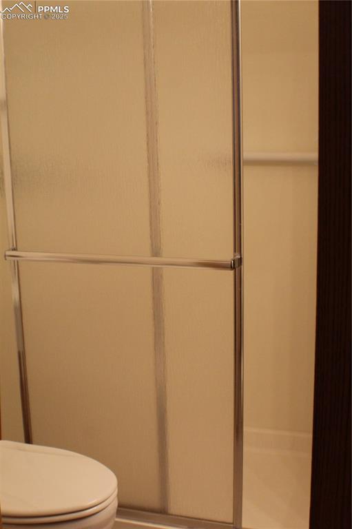 Image 12 of 23: Bathroom