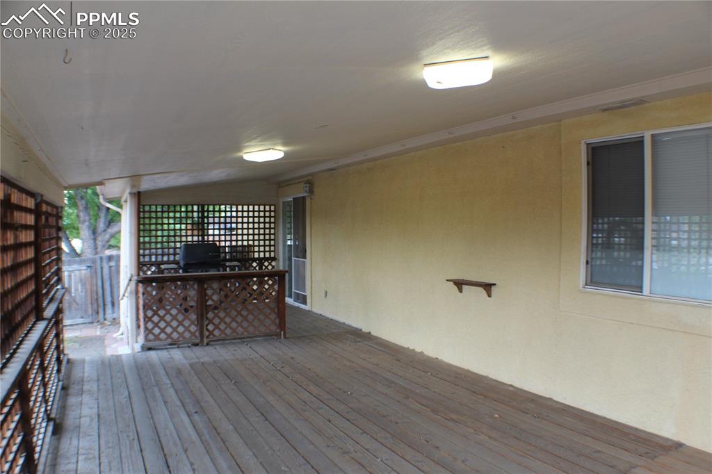 Image 17 of 23: Deck