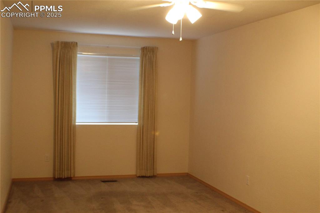 Image 9 of 23: Bedroom