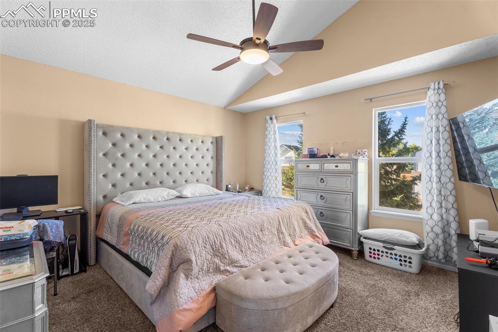 Image 10 of 30: Bedroom