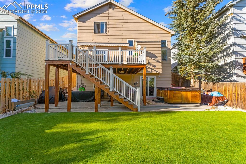 Image 21 of 30: Back of Structure