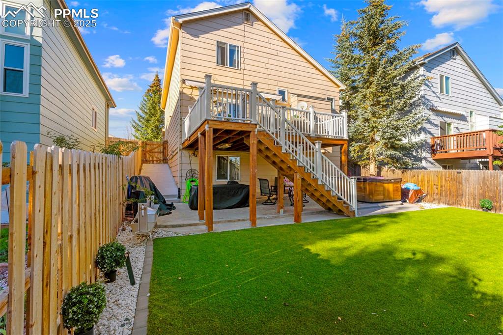 Image 22 of 30: Back of Structure