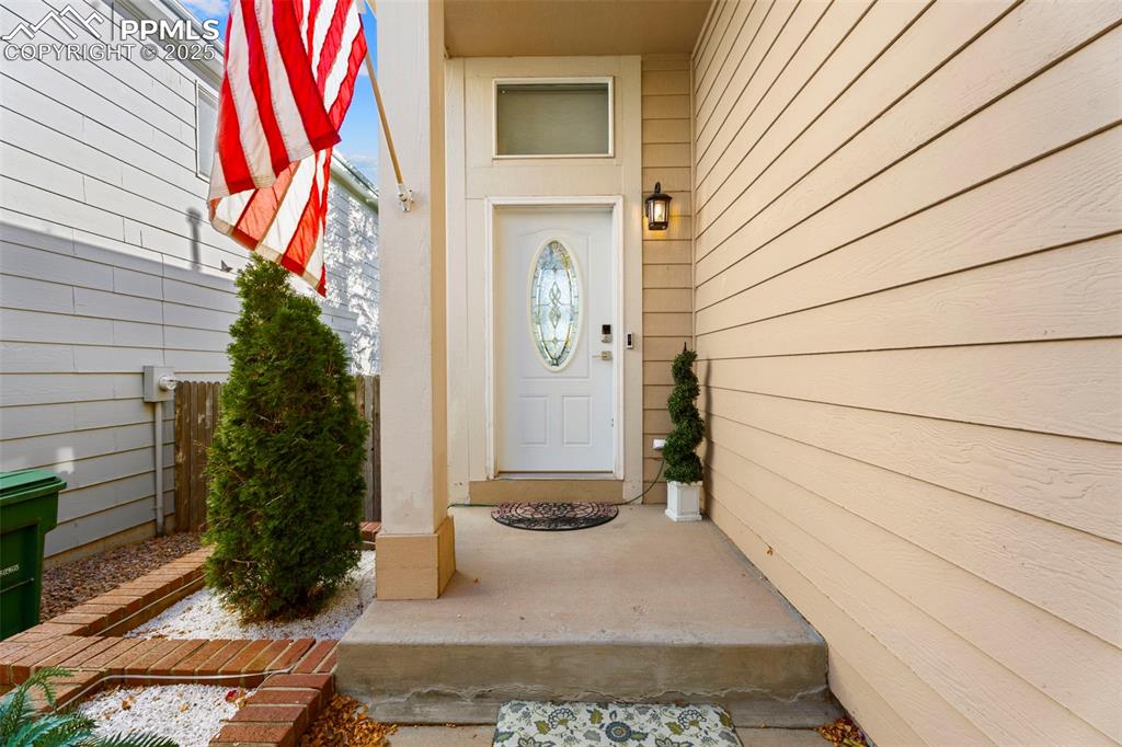 Image 4 of 30: Entry