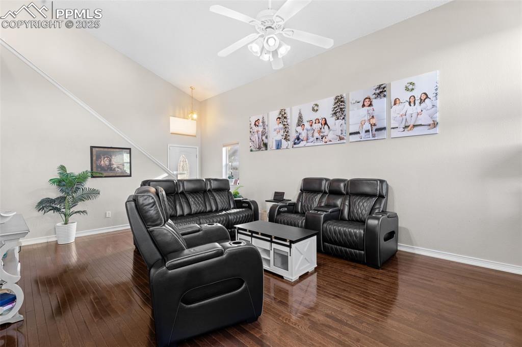 Image 6 of 30: Living Room