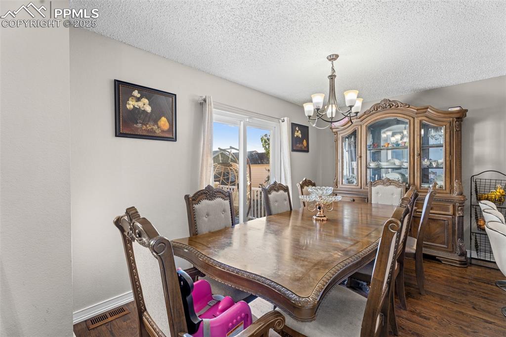 Image 9 of 30: Dining Area