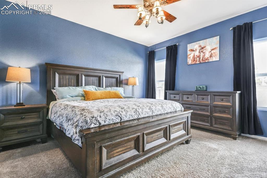 Image 15 of 21: Bedroom