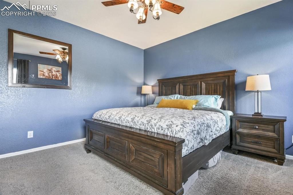 Image 16 of 21: Bedroom