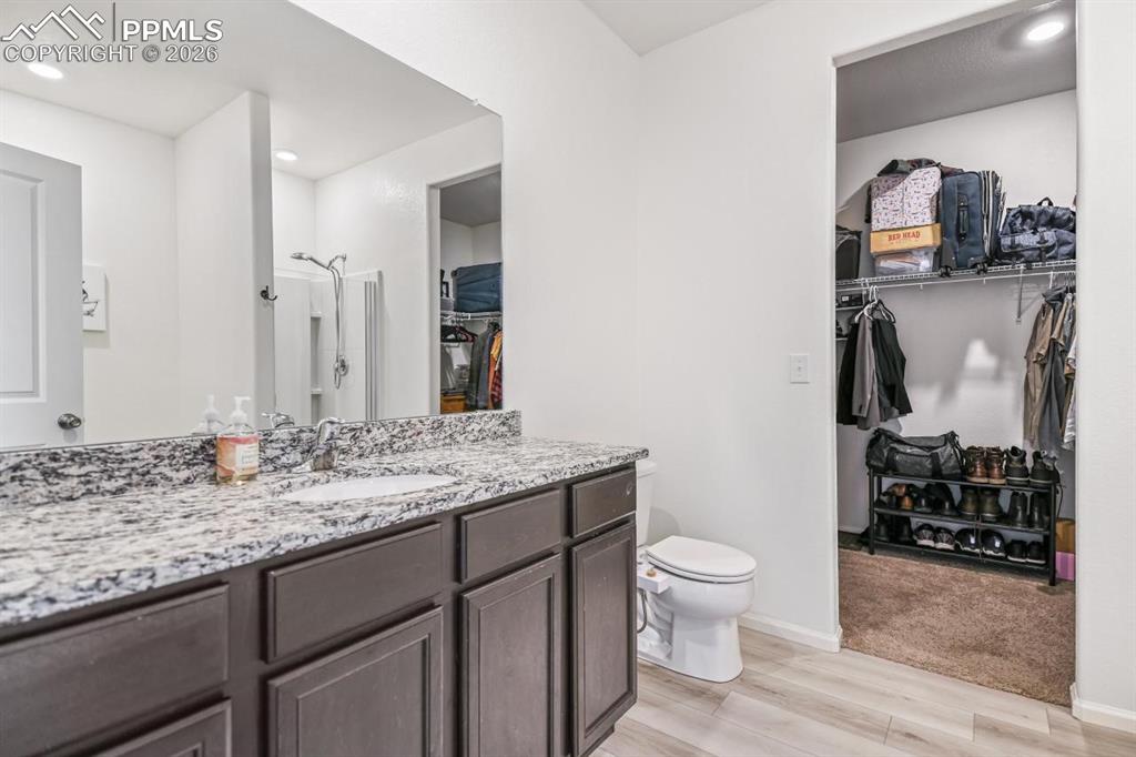 Image 17 of 21: Bathroom