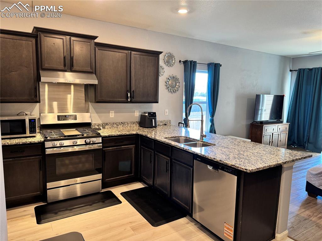 Image 21 of 21: Kitchen