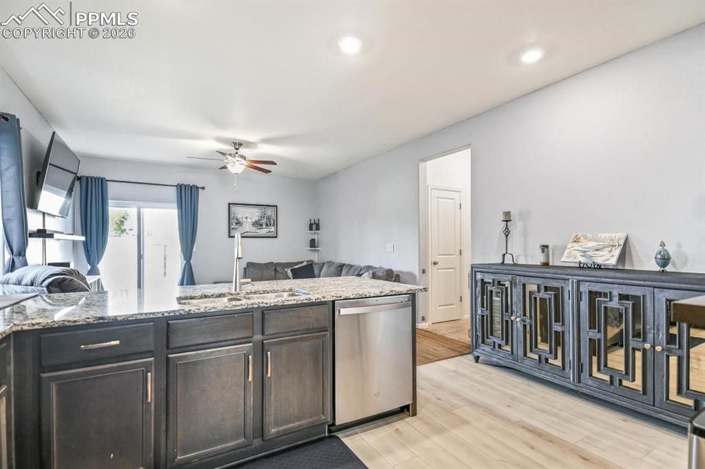 Image 6 of 21: Kitchen