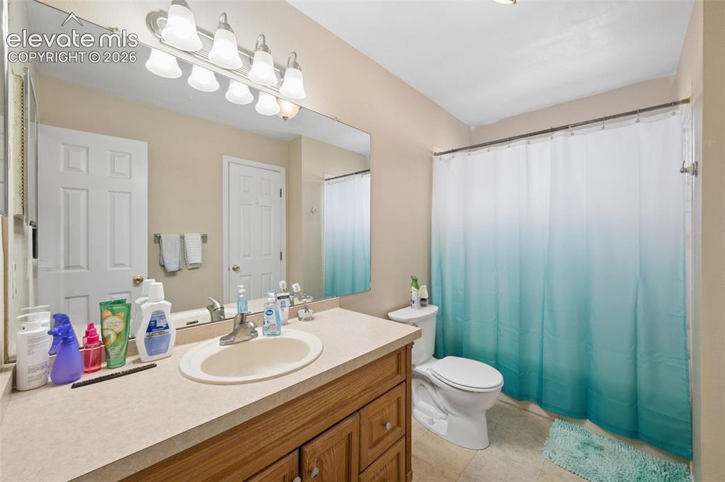 Image 15 of 28: Bathroom