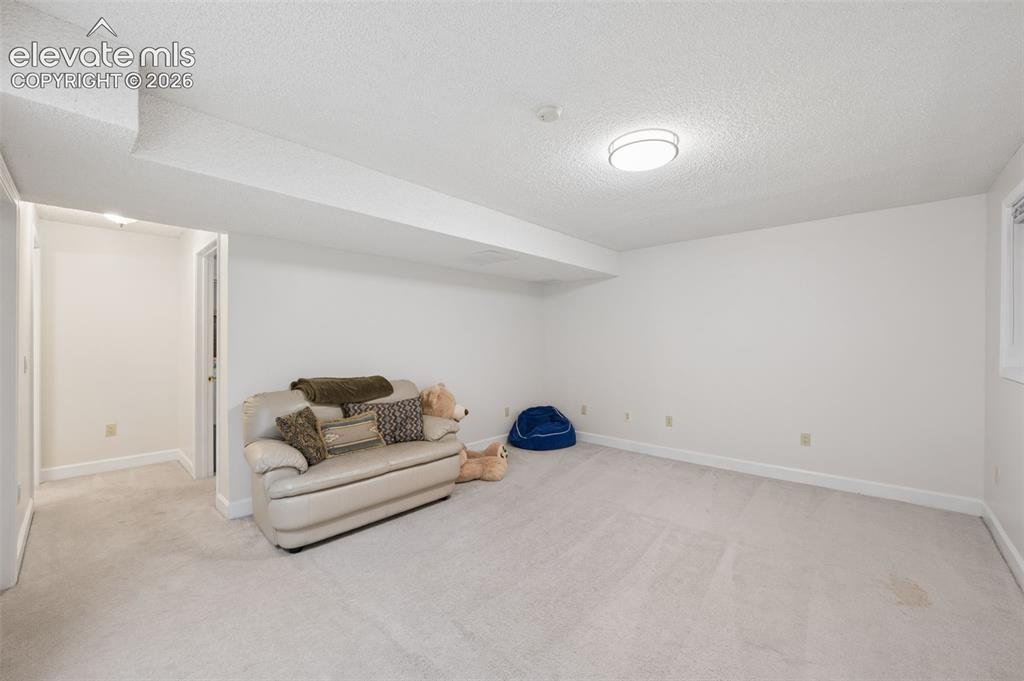 Image 20 of 28: Family Room