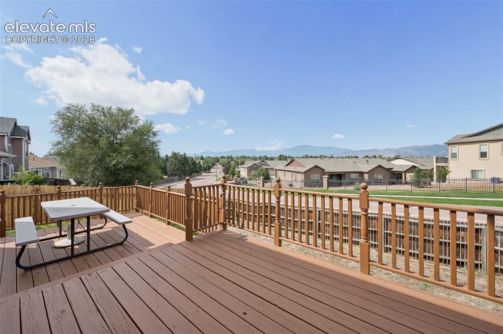 Image 24 of 28: Deck