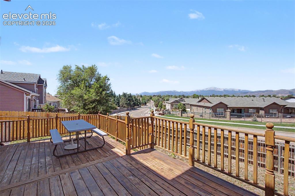 Image 26 of 28: Deck