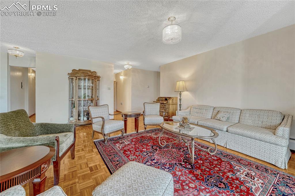 Image 14 of 50: Living Room