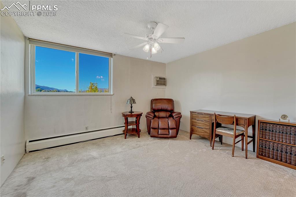 Image 23 of 50: Bedroom