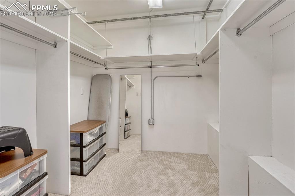 Image 24 of 50: Closet