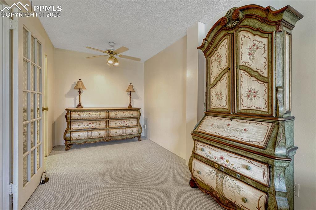 Image 25 of 50: Sitting Room