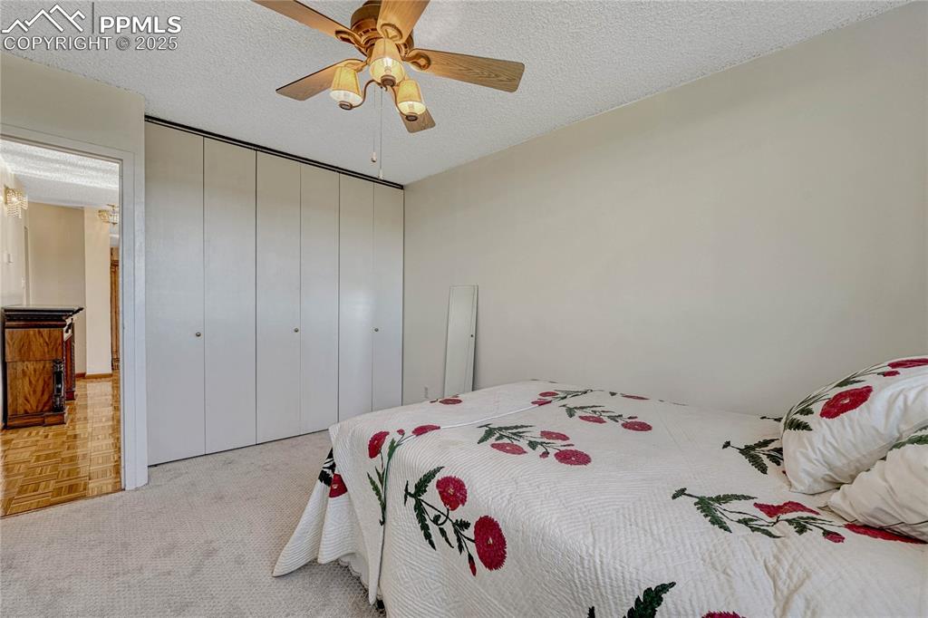 Image 26 of 50: Bedroom