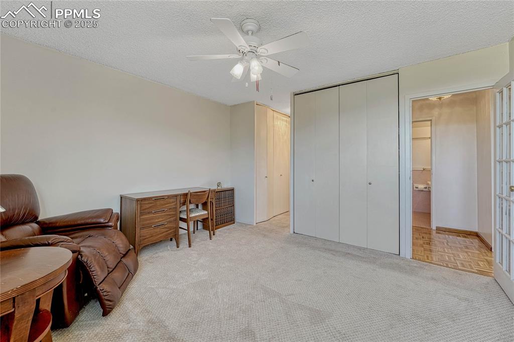 Image 30 of 50: Bedroom