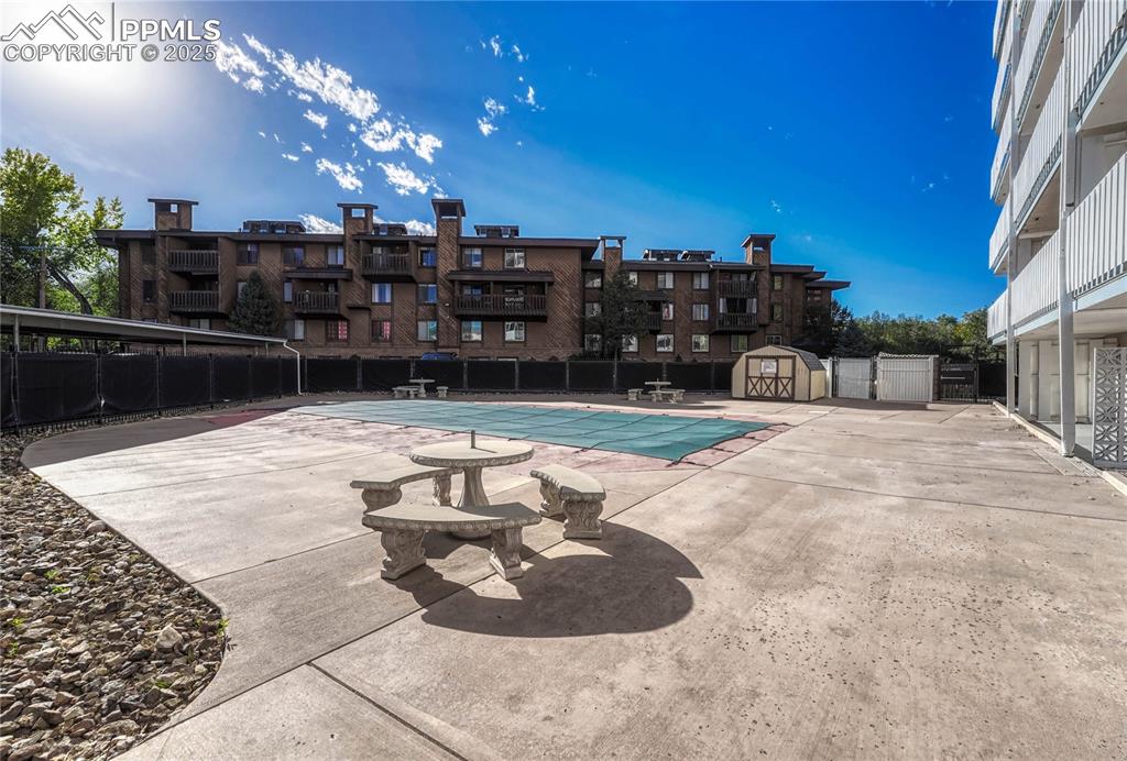 Image 38 of 50: Pool