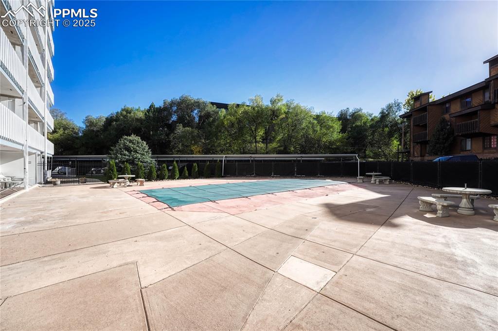 Image 39 of 50: Pool